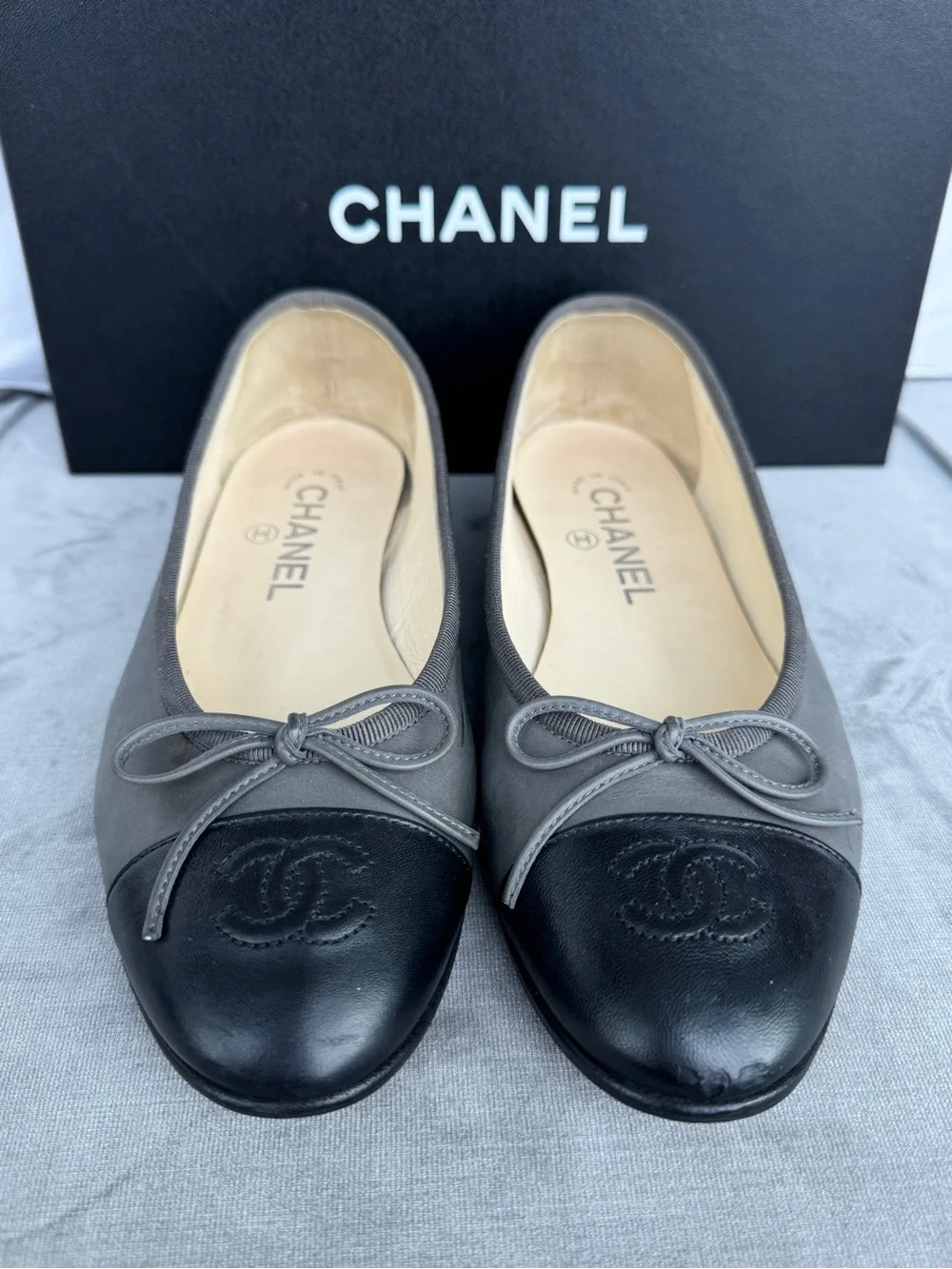 Chanel Gray and Black Leather Cap-Toe Ballet Flats with Bow - Aged Calfskin